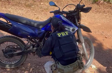 PRF prende homem que pilotava moto sem placa