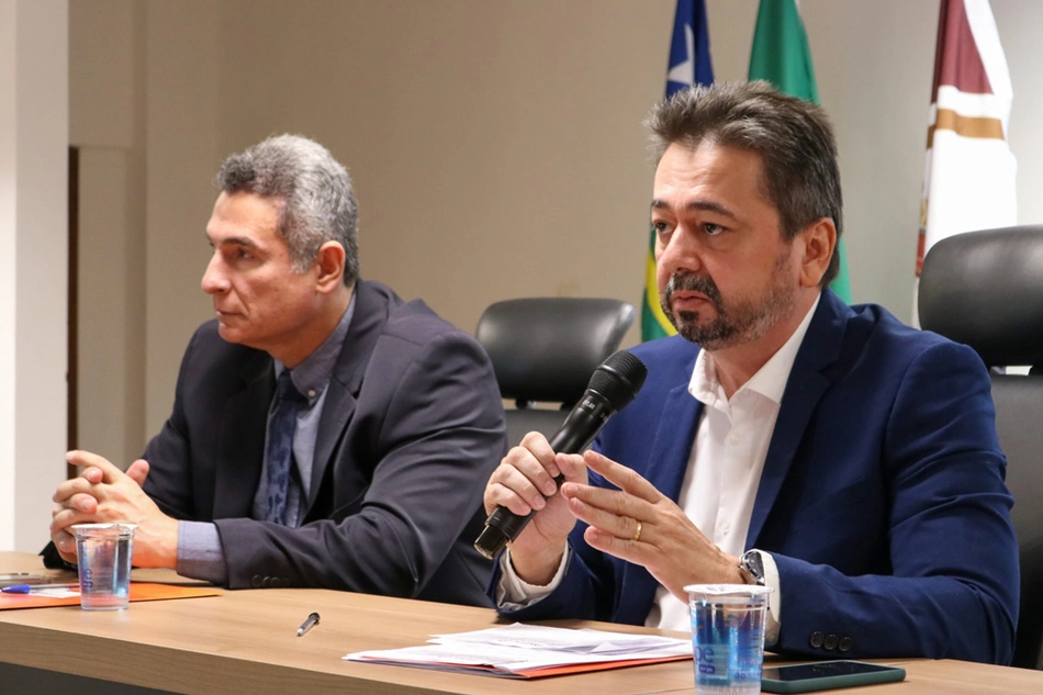 Promotor Eny Pontes em audiência com agentes de saúde de Teresina