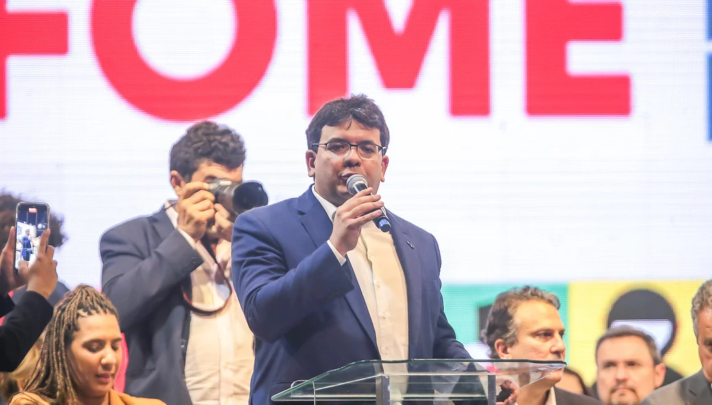 Rafael Fonteles discursa durante lançamento do programa Brasil sem Fome em Teresina