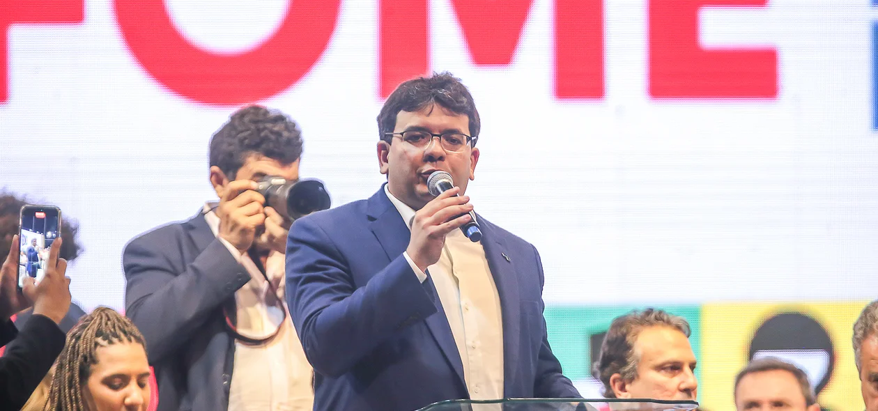 Rafael Fonteles discursa durante lançamento do programa Brasil sem Fome em Teresina