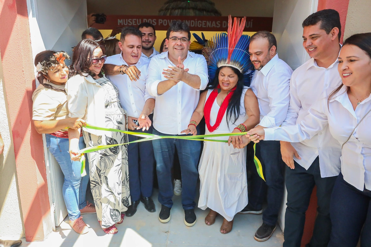 Rafael Fonteles e Sônia Guajajara na inauguração