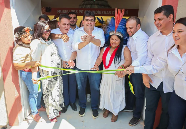 Rafael Fonteles e Sônia Guajajara na inauguração
