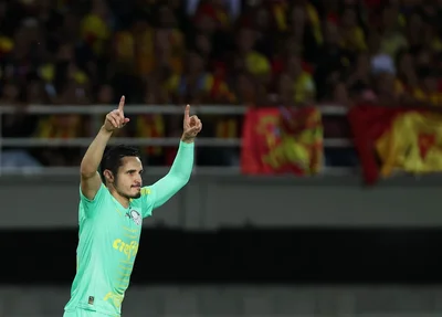 Raphael Veiga abriu o placar com gol de pênalti