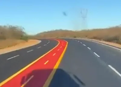 Rodovia com ciclofaixa no meio da pista no Sul do Piauí