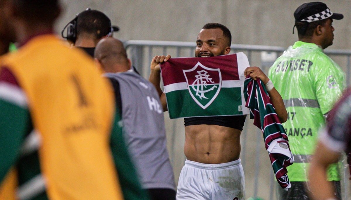 Samuel Xavier marcou o primeiro gol da vitória do Fluminense