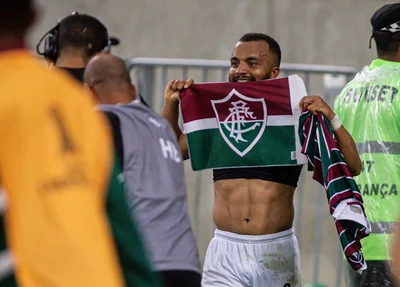 Samuel Xavier marcou o primeiro gol da vitória do Fluminense
