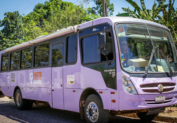 Secretaria Estadual levou o Ônibus Lilás