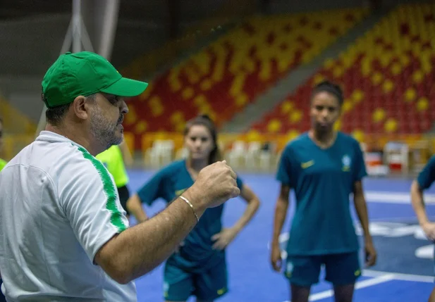Seleção brasileira de futsal feminino na Arena Sorocaba