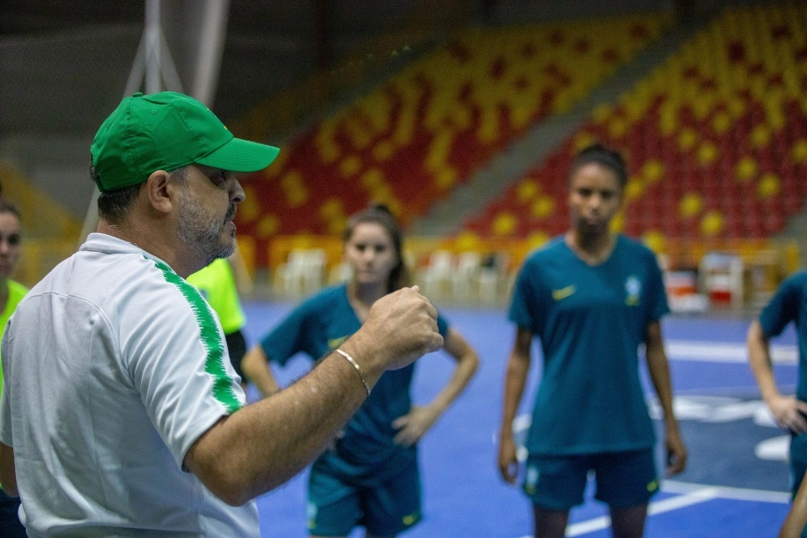 Seleção brasileira de futsal feminino na Arena Sorocaba