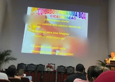 Slide com foto de mulher nua