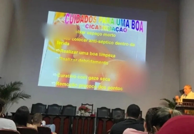Slide com foto de mulher nua
