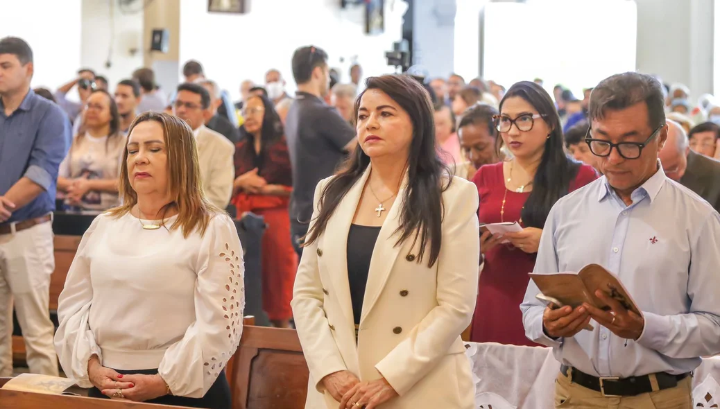 Teresa Britto, presidente do Partido Verde no Piauí, marcou presença na missa