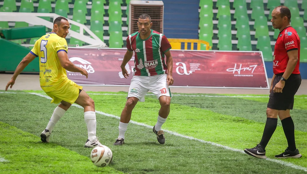 Tiradentes enfrenta o Fluminense-Pi