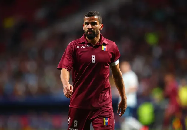 Tomás Rincón é o novo volante santista