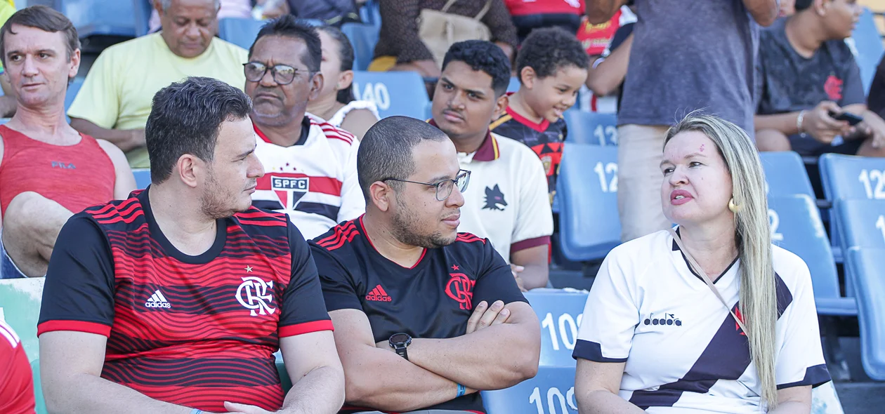 Torcedores do Flamengo e Vasco