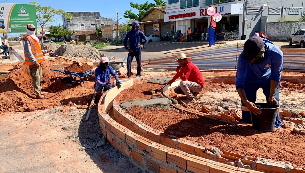 Trabalhadores na obra