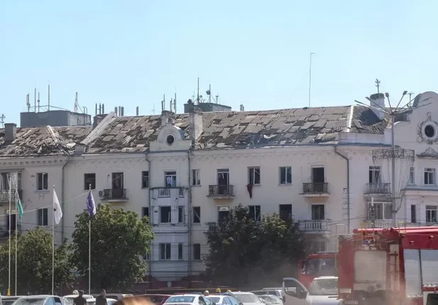 Um míssil russo atingiu uma praça central da cidade de Chernihiv, na Ucrânia e matou sete pessoas e deixou 90 feridos