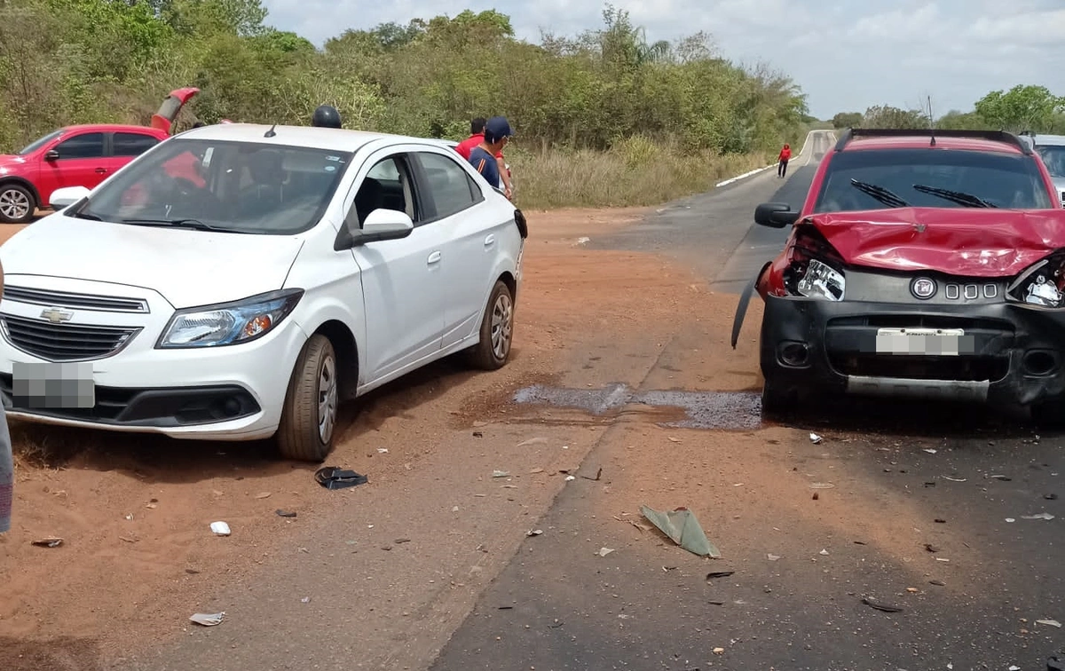 Veículos envolvidos no acidente na BR 343 em Piripiri