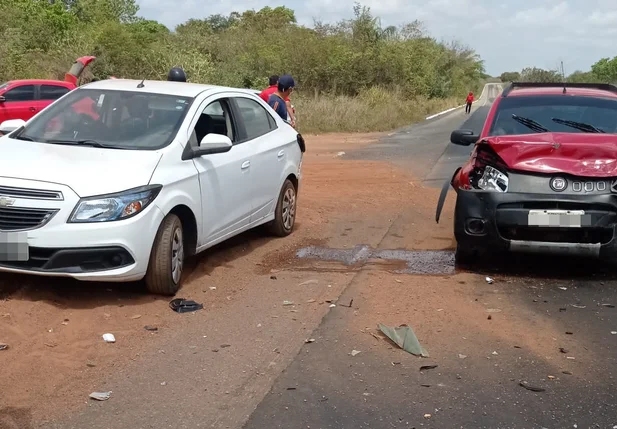 Veículos envolvidos no acidente na BR 343 em Piripiri