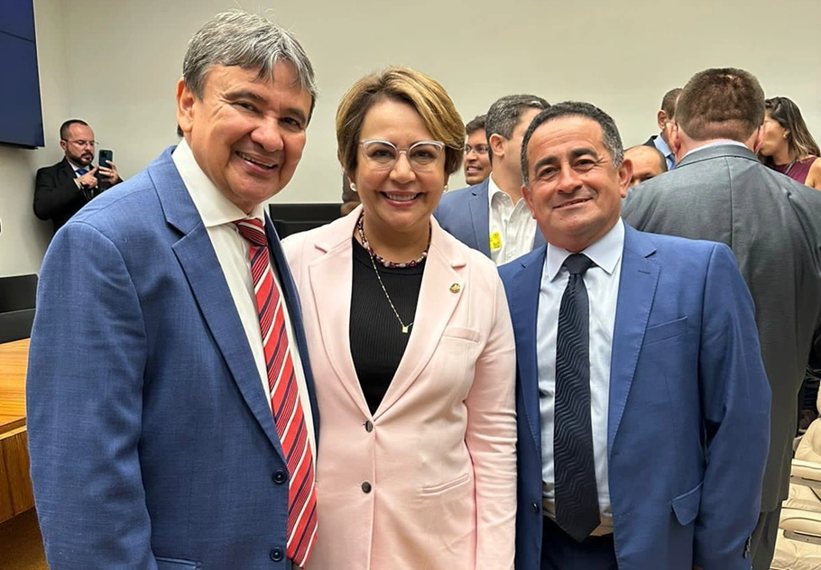 Wellington Dias, senadora Jussara Lima e o prefeito Eudes Ribeiro