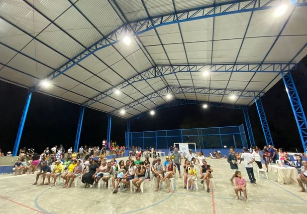 Zé Raimundo entrega reforma de ginásio poliesportivo em Oeiras