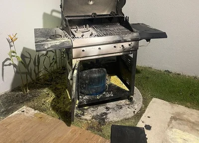 A churrasqueira explodiu enquanto a família fazia um hambúrguer