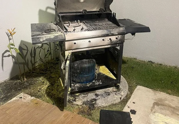 A churrasqueira explodiu enquanto a família fazia um hambúrguer