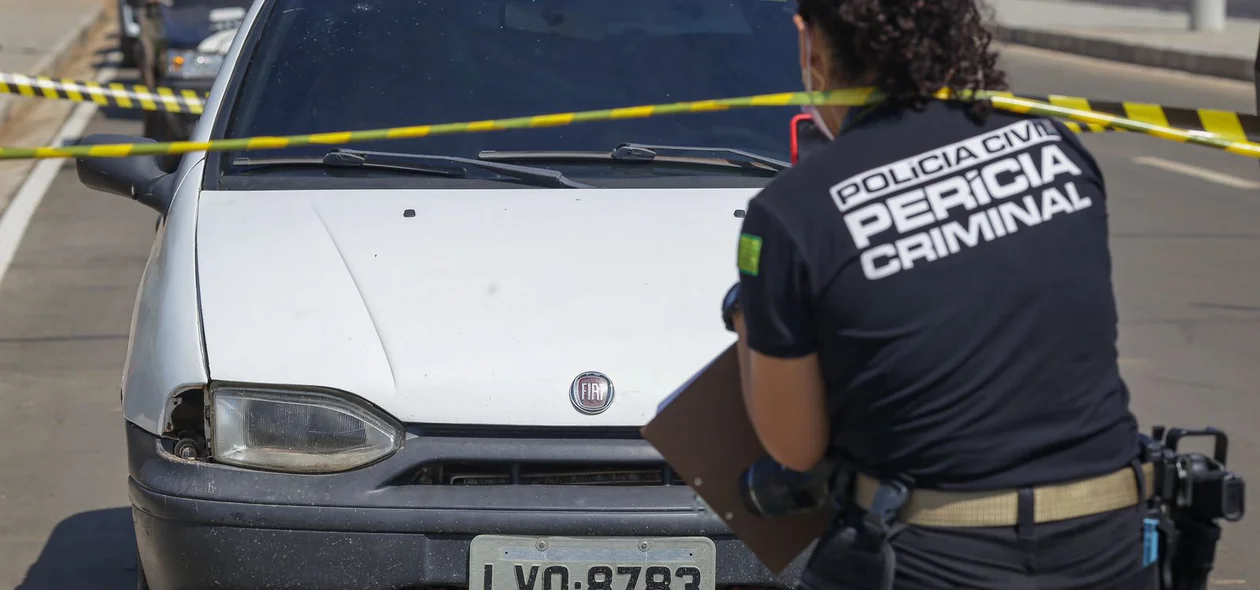 A perícia foi acionada e fez os primeiros levantamentos sobre o crime