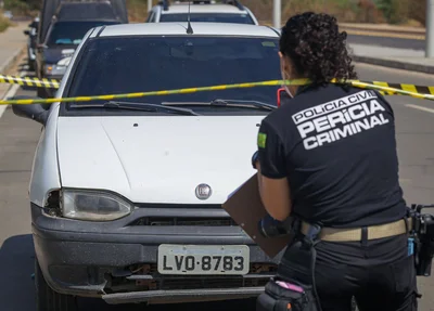 A perícia foi acionada e fez os primeiros levantamentos sobre o crime