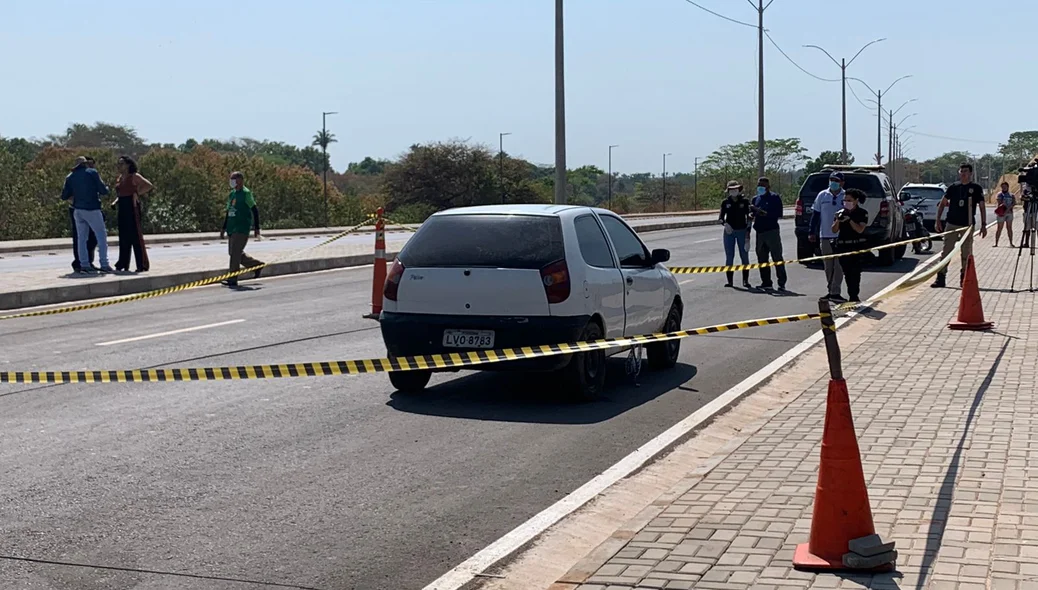A placa do carro Fiat Palio, de cor branca, é LVO 8783
