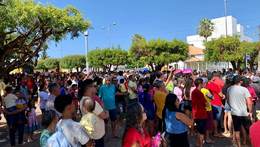 A população compareceu em peso ao desfile