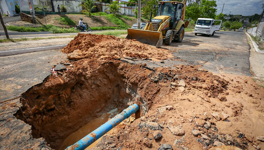 Adutora rompe e deixa 22 bairros da zona leste de Teresina sem água