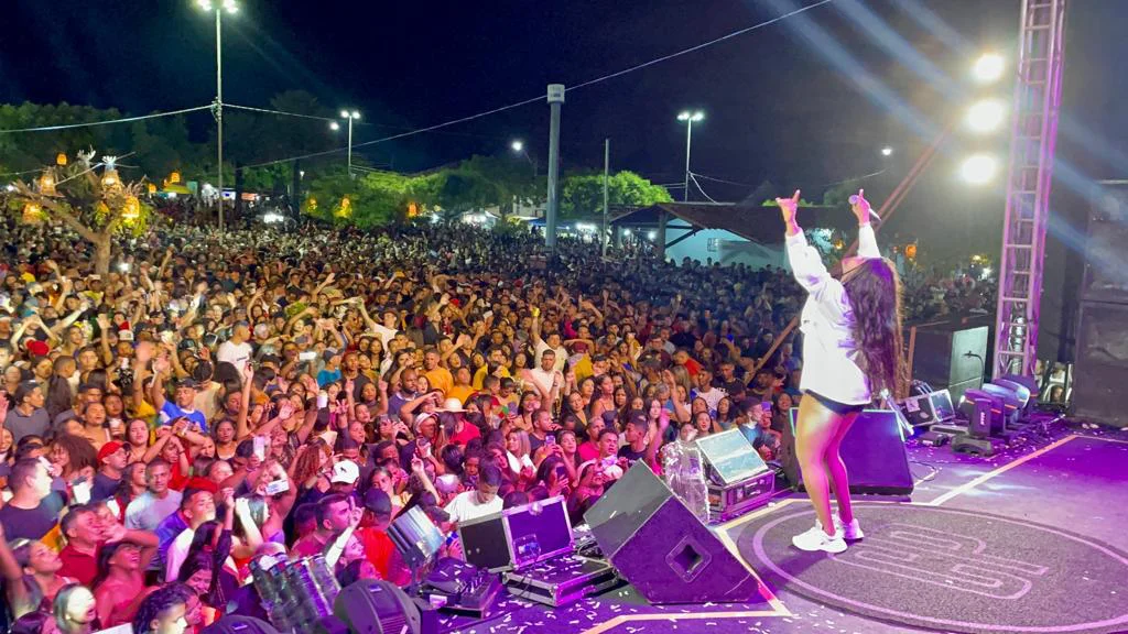 Além de apresentações como da banda Calcinha Preta, o prefeito Gustavo Medeiros fez entregas e inaugurações pela cidade