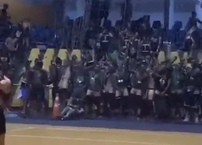Alunos de Universidade em São Paulo abaixam as calças durante torneio