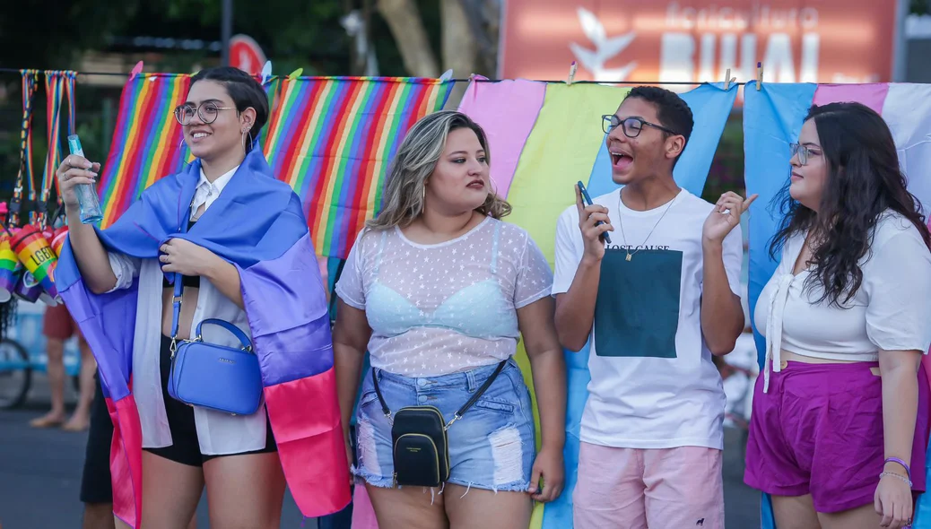 Amigos se reúnem para a 21ª Parada da Diversidade em Teresina