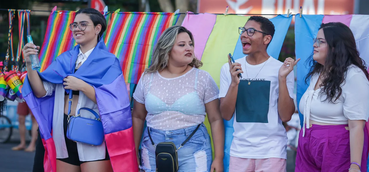 Amigos se reúnem para a 21ª Parada da Diversidade em Teresina