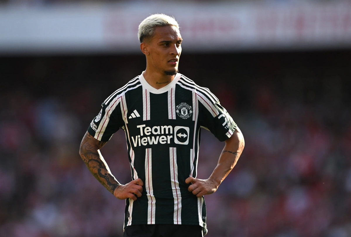 Antony, atuando pelo Manchester United