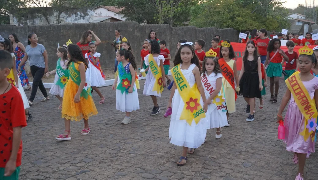 As escolas do município trabalharam com seus alunos variações temáticas