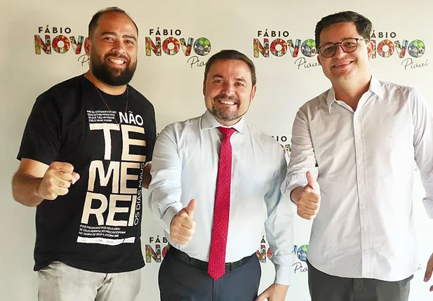 Assessores de Firmino Filho anunciam apoio a Fábio Novo
