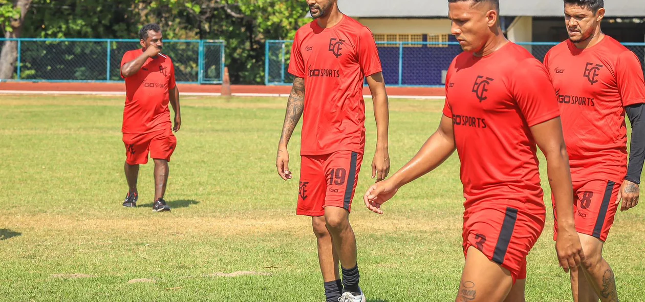 Atacante Augusto em treino pelo Flamengo-PI