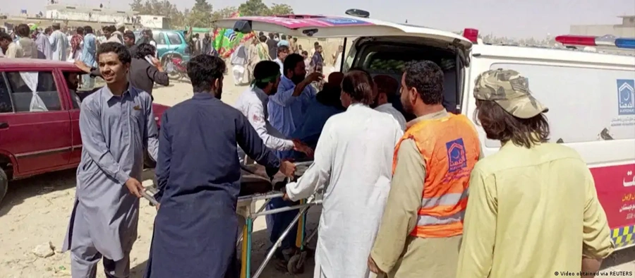 Atentado em evento religioso mata mais de 50 pessoas no Paquistão