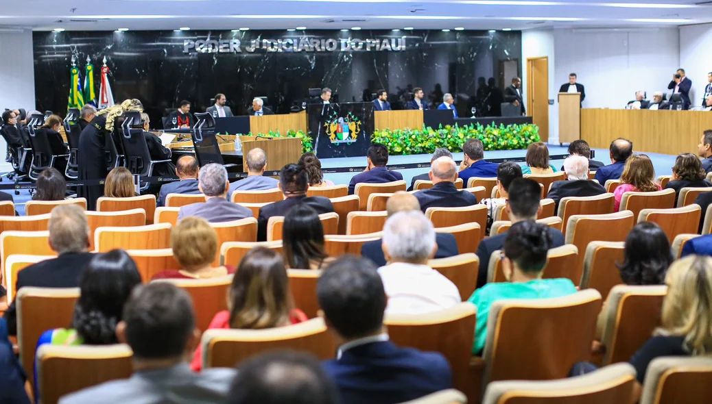 Autoridades marcaram presença na posse do desembargador Costa Neto