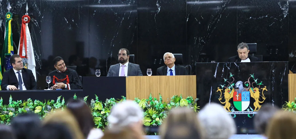 Autoridades na solenidade