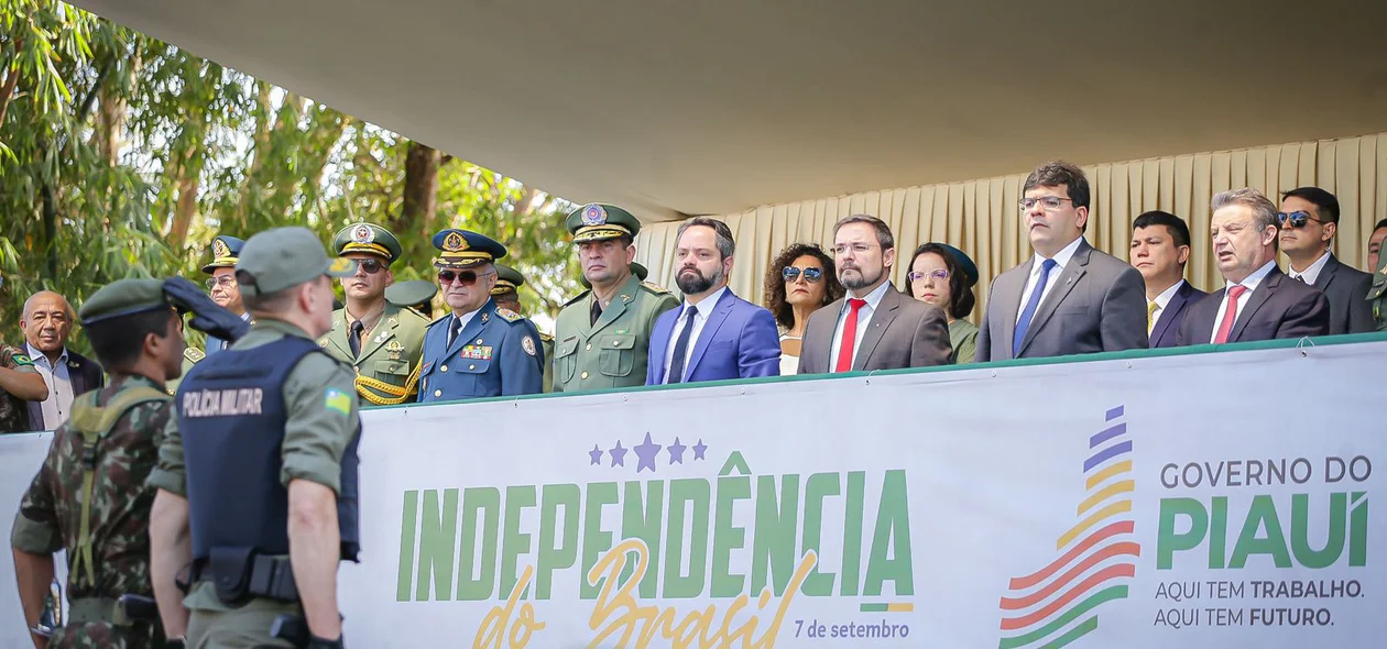Autoridades políticas e militares