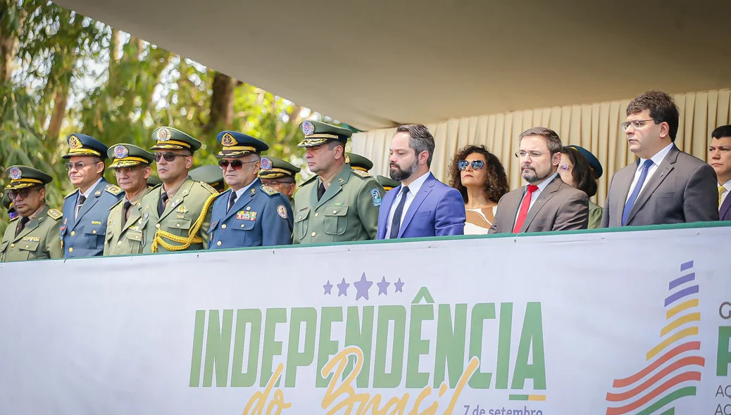Autoridades políticas e militares presente no 7 de Setembro