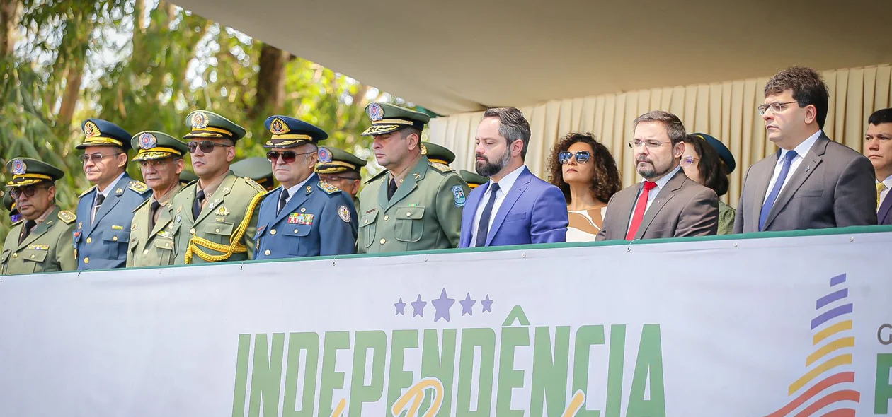 Autoridades políticas e militares presente no 7 de Setembro