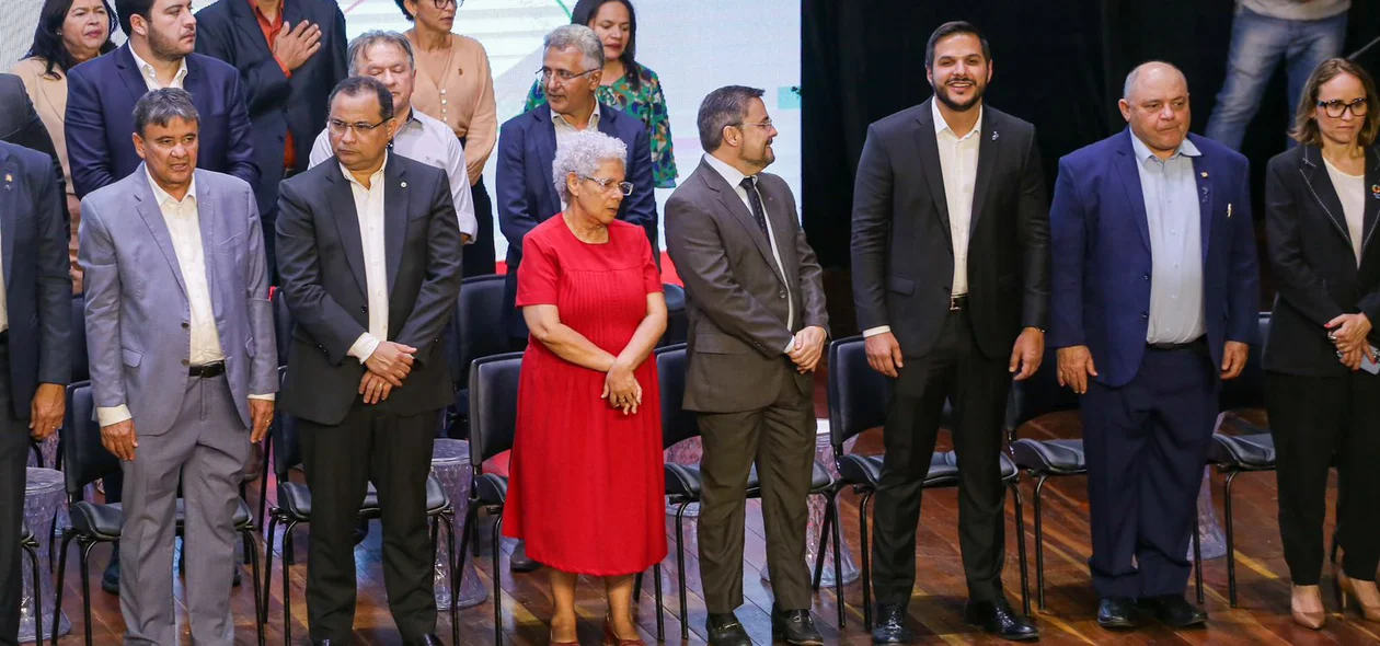 Autoridades presentes na solenidade que ocorreu no Centro de Convenções de Teresina