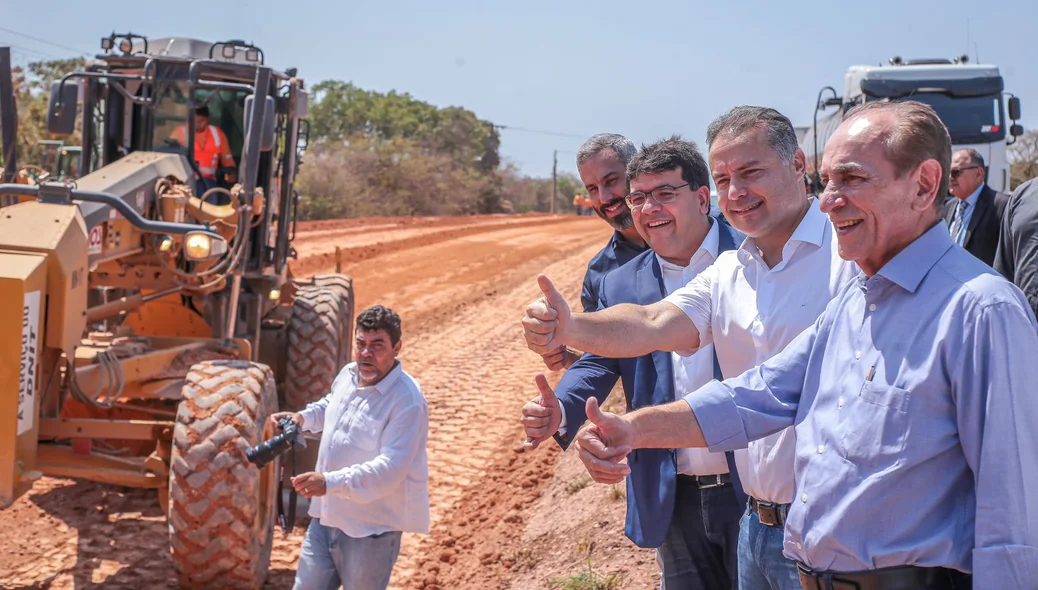 Autoridades visitaram nesta sexta-feira a obra de duplicação da BR-316 que liga Teresina e Demerval Lobão