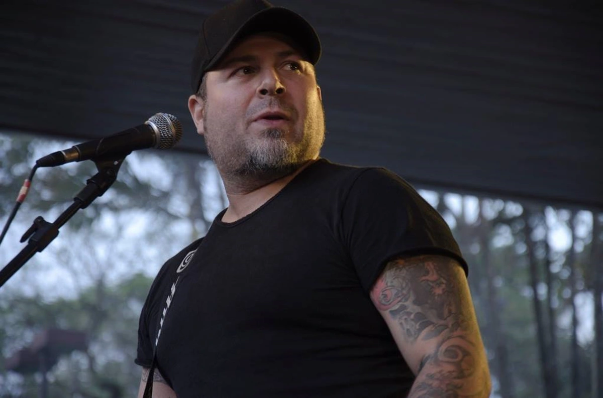 Baixista Mingau, da banda Ultraje a Rigor