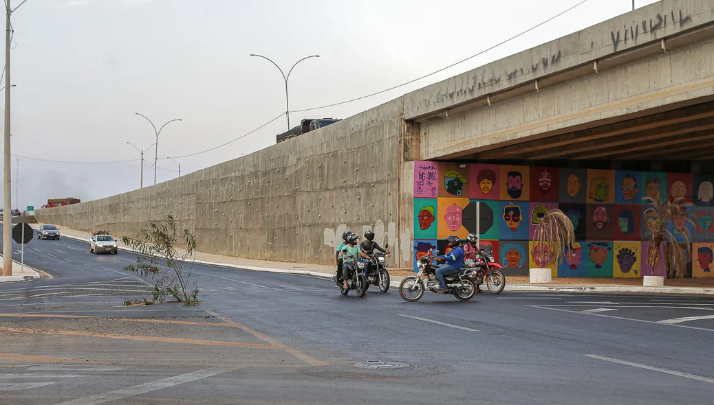 Buraco fica localizado no viaduto do mercado do peixe